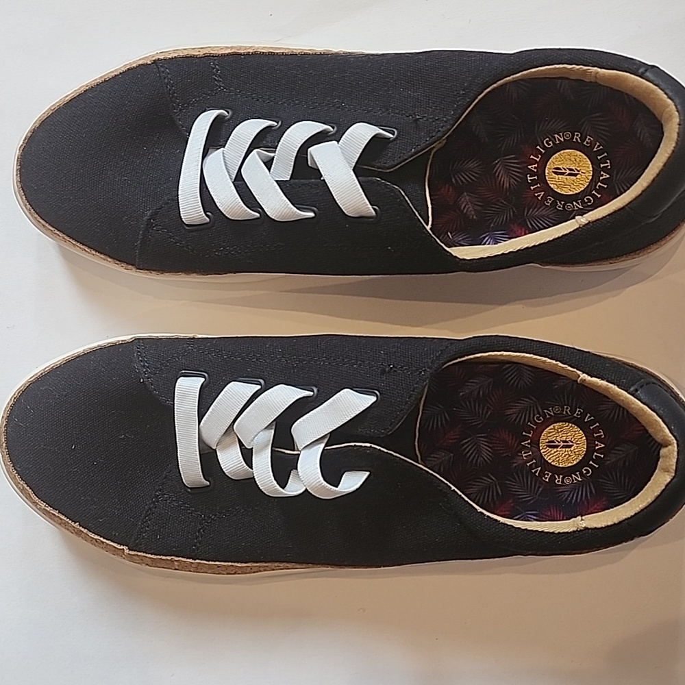 NEVER WORN Revitalign Orthotic Gore-Lace Slip-On Sneakers. 11 Wide. Black